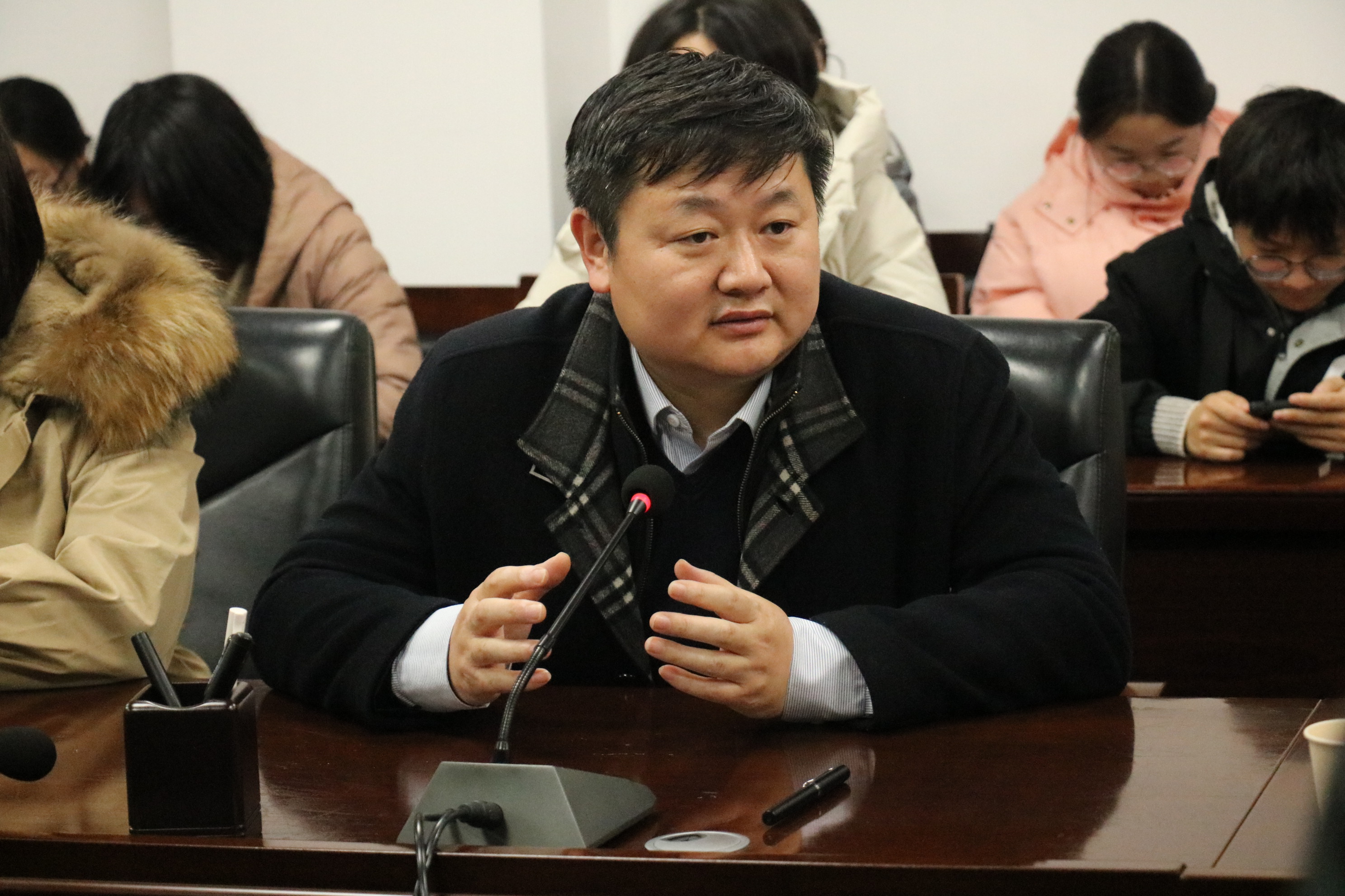 公司党委副书记张彦彦做点评总结.JPG