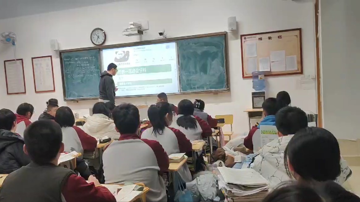 回访母校活动.jpg