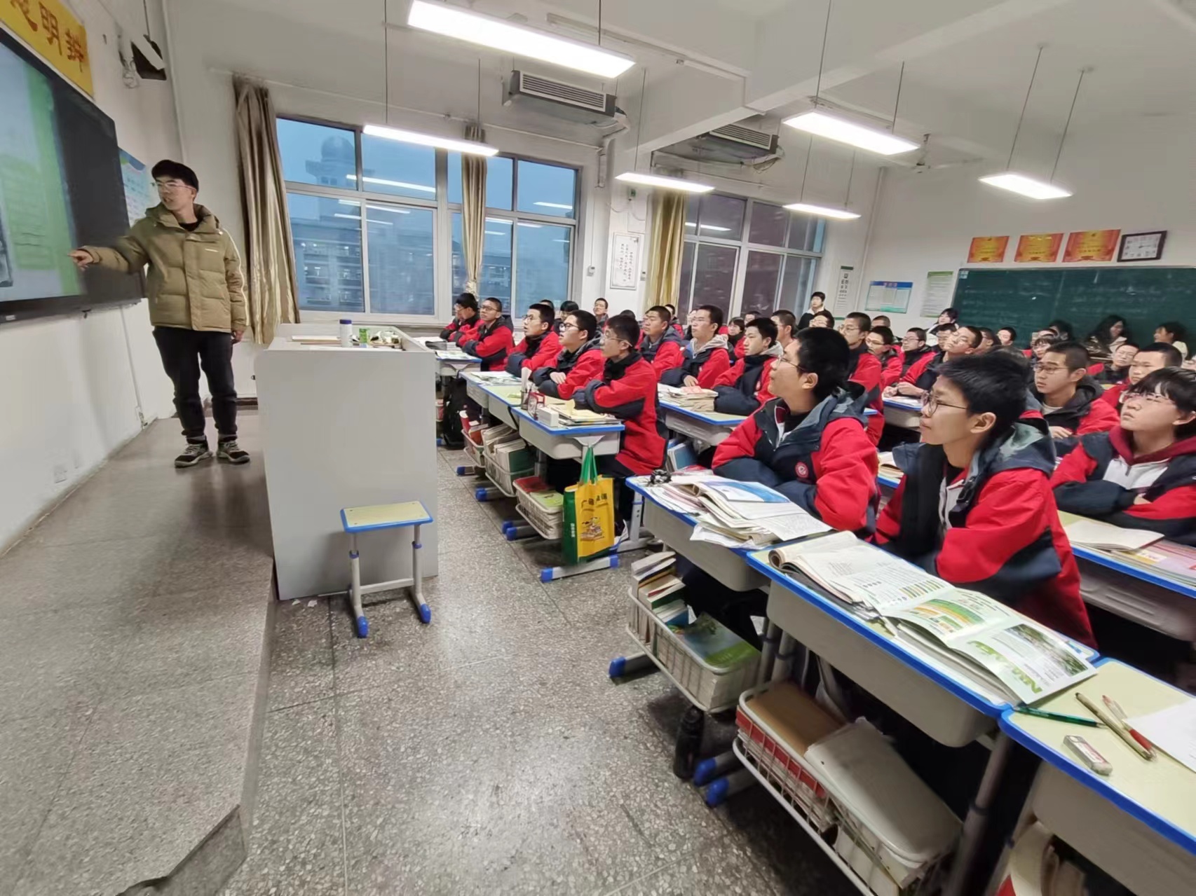 回答提问.jpg