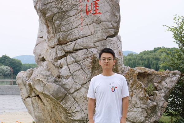 卢浩个人生活照_副本.jpg