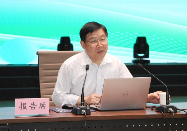 戴小枫研究员做专题报告_副本.jpg