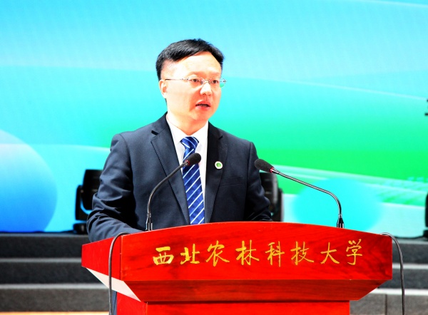 吕欣经理主持活动_副本.jpg