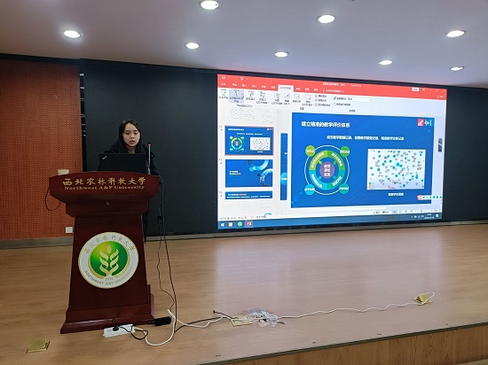 张雪亮老师作报告.jpg
