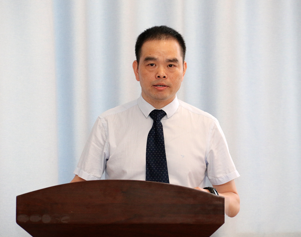 05282211e74f4ca88db9b6ada0724711.jpg WilliamHill中文官方网站副经理于修烛教授主持毕业典礼暨学位授予仪式_副本.jpg
