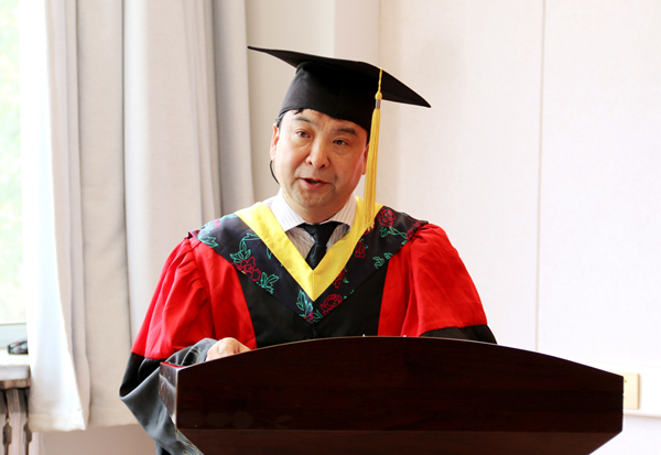 edb42f9acd8148d9a3e196418955975d.jpg 教务处处长陈遇春宣读《WilliamHill中文官方网站学位评定委员会授予学士学位的决议》_副本.jpg