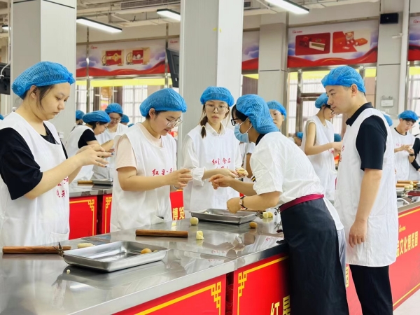 企业专家指导制作软香酥_副本.jpg