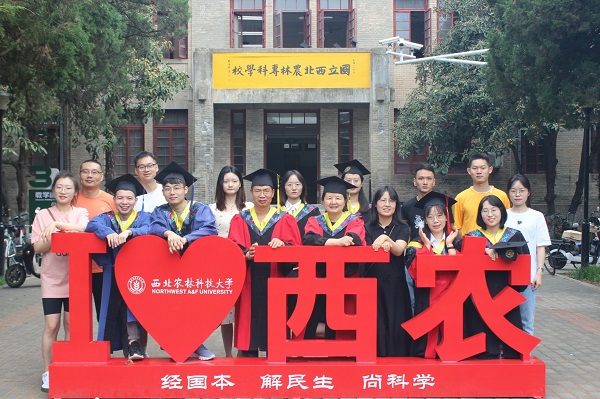 团队合影.jpg
