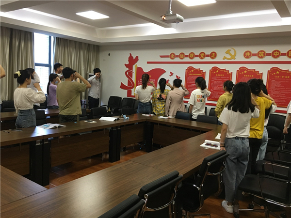 211f065faf7d4c71ae33599bf44fe7ad.jpg 食工入党誓词_副本.jpg