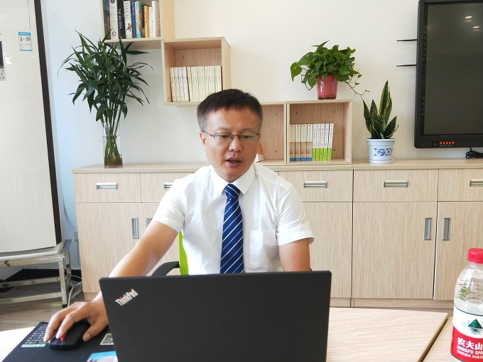37c8aaabe5fa4829866502a2173d1db8.jpg 吕欣经理介绍学院研究生教育概况.jpg