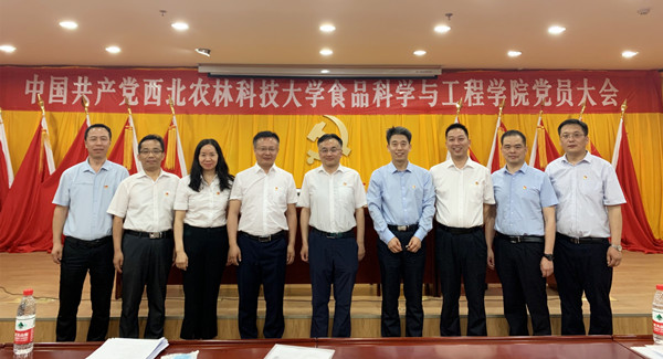 bdf96065e59840b9b1499f2d9b71da4d.jpg 新一届党委委员合影_副本.jpg