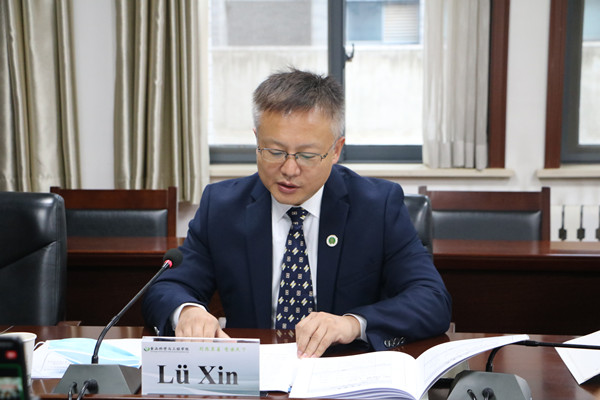 WilliamHill中文官方网站吕欣经理主持开幕式.jpg