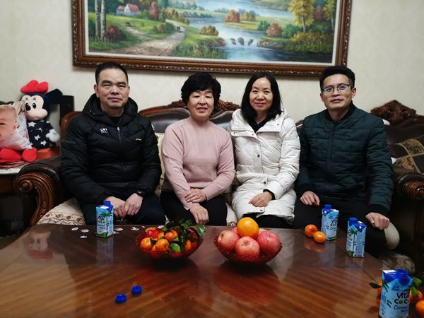 看望胡中凤老师.jpg
