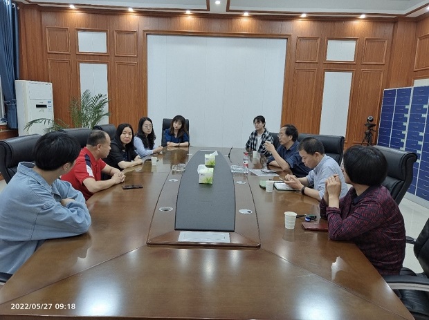 座谈会.jpg