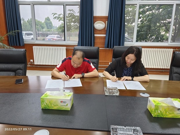 签署专业学位研究生实践基地协议.jpg