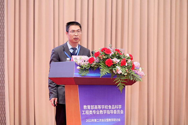 a0ae9c7a4c9f448d9ad6421d85898f64.jpg 公司副经理王云阳教授作报告_副本.jpg