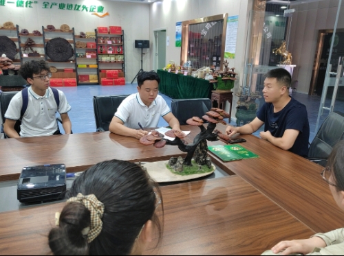 0318373493a24198934fffb0fcc3186b.jpg 成员与负责人交流座谈.jpg
